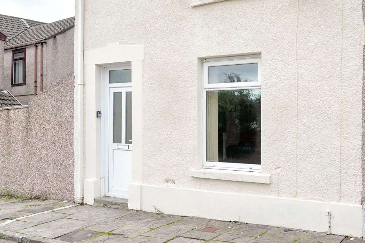 Free Parking, Spacious Living Room, Garden Swansea Esterno foto